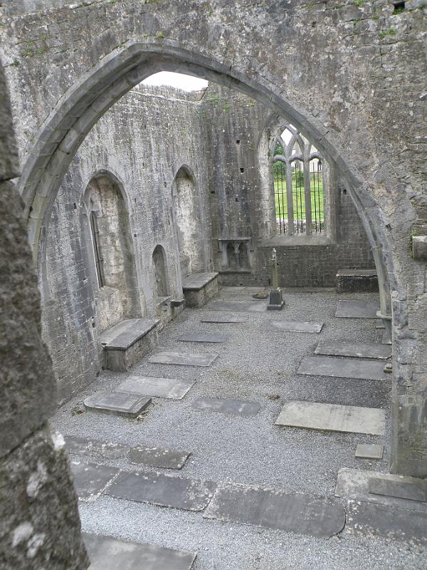 20100729e Oude kerk vol grafzerken.JPG